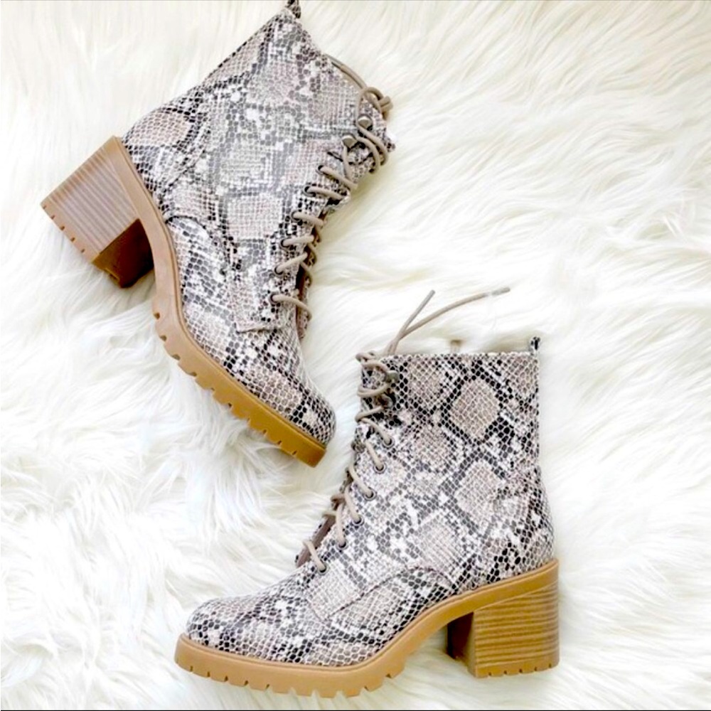 🆕 NIB High heel ankle booties. Lace up combat boots side zipper Python print